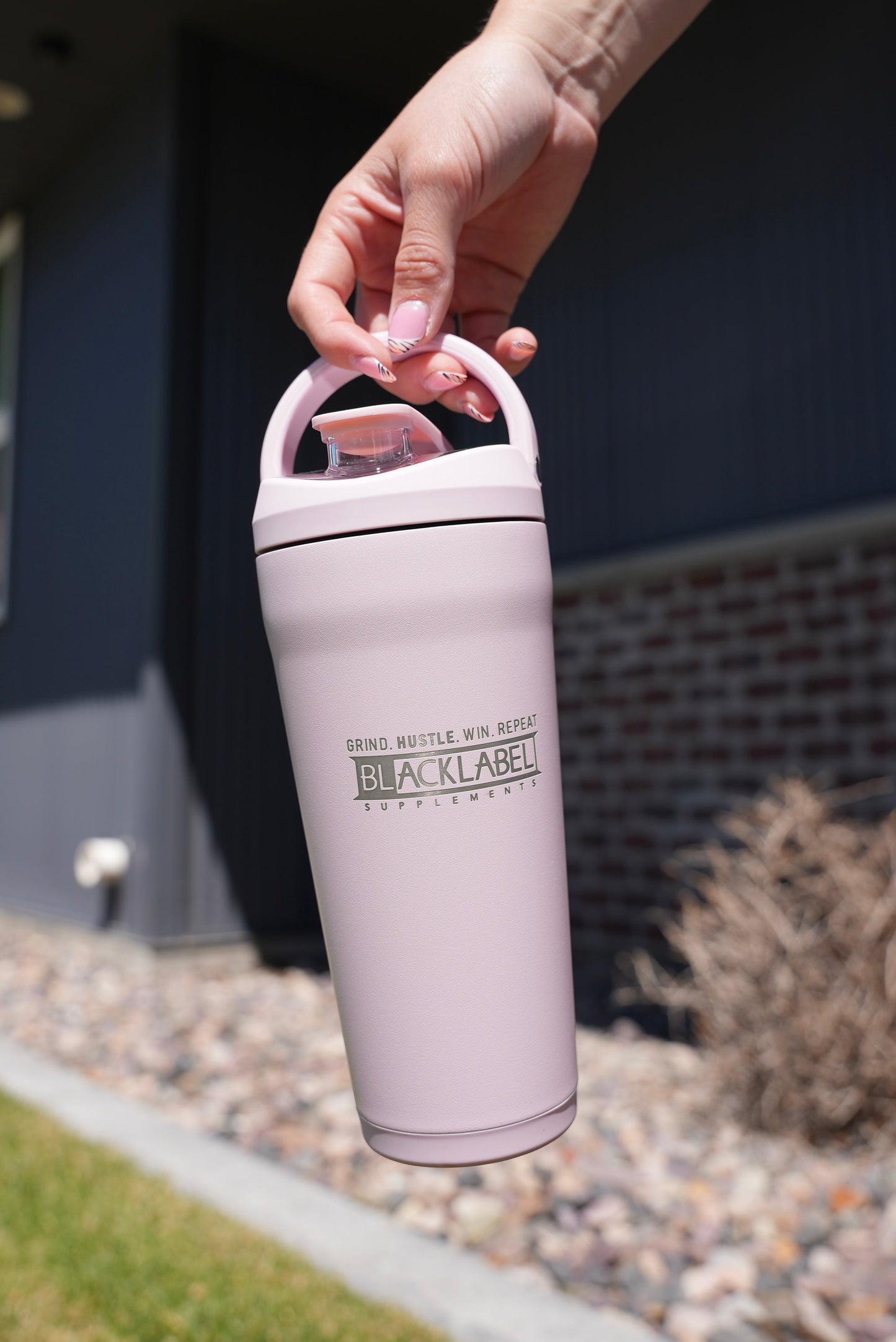 HYDROJUG 24 OZ. INSULATED SHAKER BLACKLABEL Supplements