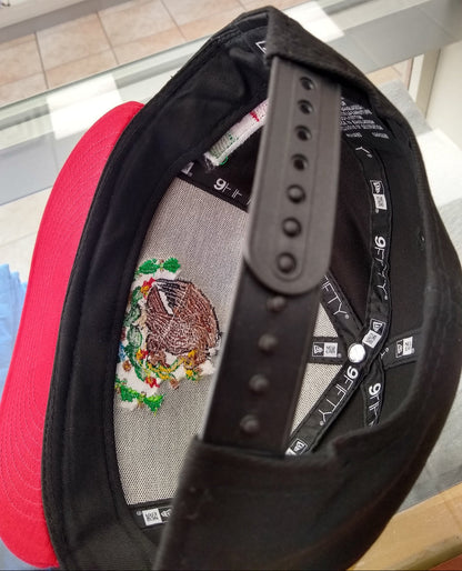 Embroidered Shield and flag SnapBack Mexico Black - Red Hat Peligro Sports