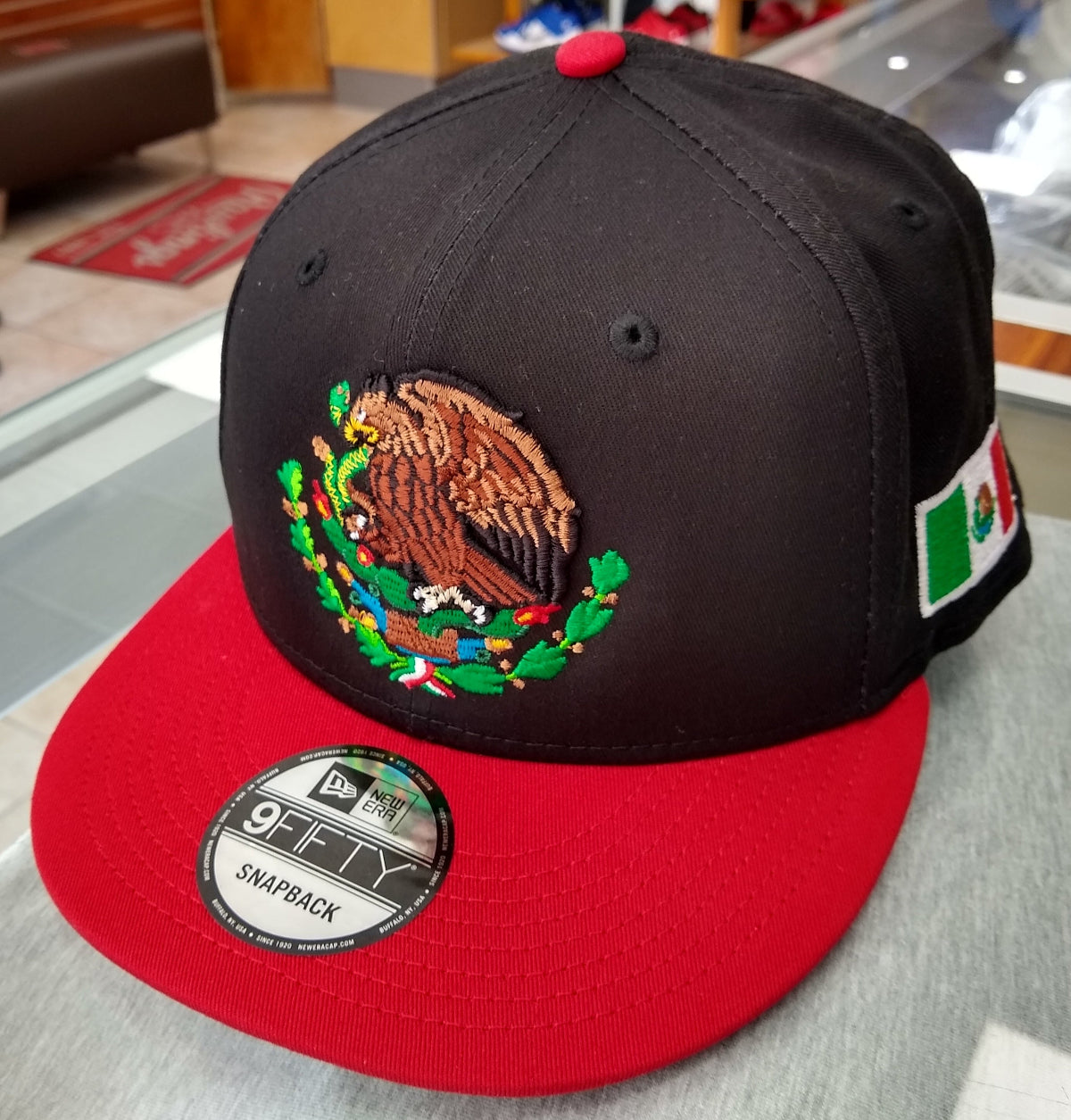 Embroidered Shield and flag SnapBack Mexico Black - Red Hat Peligro Sports