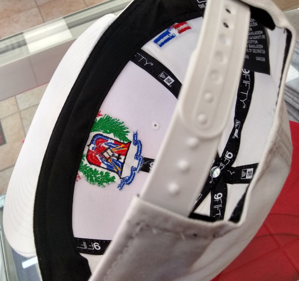 Escudo Republica Dominicana - Dominican Snapback White - Full Color Hat Peligro Sports